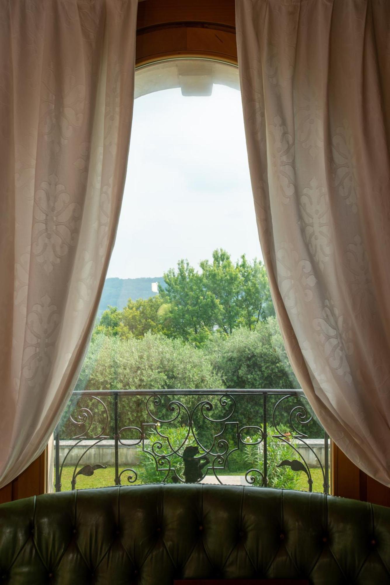 Tenuta Castagnera Villa *