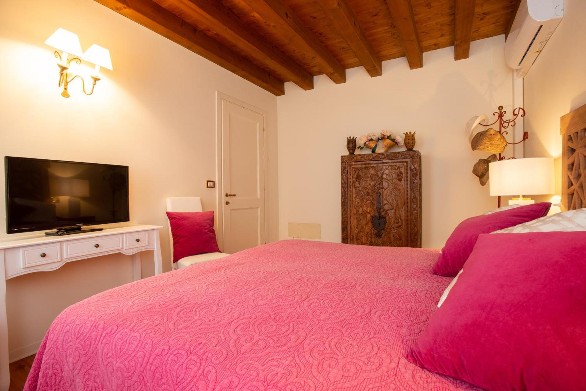 Tenuta Castagnera Villa *